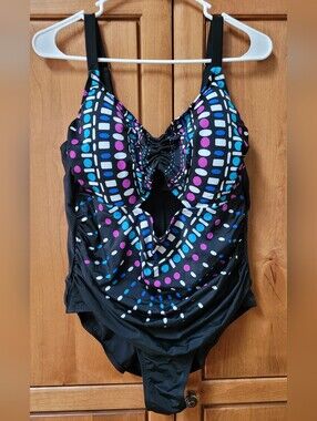 EUC | Ava & Viv Target Peekaboo Ruched One Piece Swimsuit